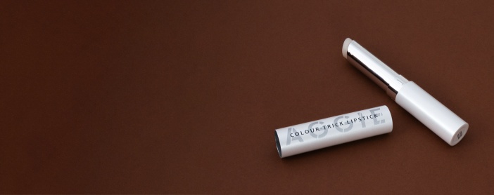 Kompozycja - Aggie colour-changing lipstick with hyaluronic acid and vitamin E