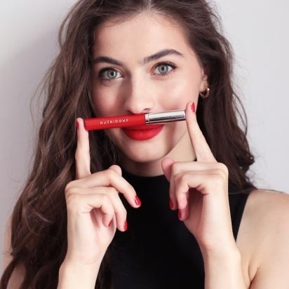 Kompozycja - Nutridome dusty pink matte liquid lipstick with vitamins C and E 12 Raspberry Cream