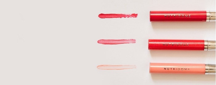 Kompozycja - Nutridome dusty pink matte liquid lipstick with vitamins C and E 12 Raspberry Cream