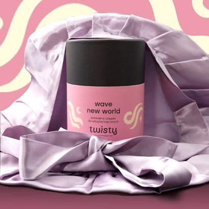 Kompozycja - Twisty pink silk sleeping cap for curly and wavy hair